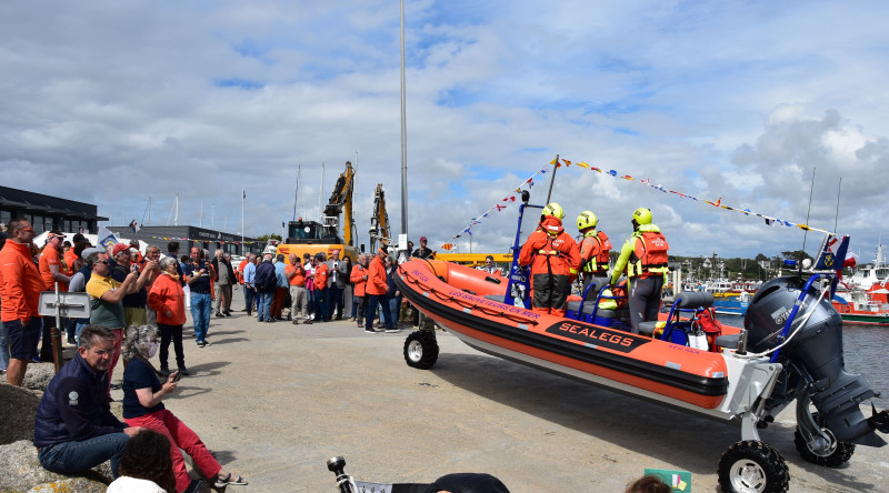 © SNSM : l'équipage du Semi-rigide amphibie Sealegs 7-024 Ile d'Iock