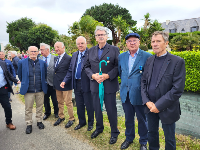 ©  Photo Michel Banalec :  la délégation de la section Finistère de la Fédération nationale du Mérite Maritime conduite par Joël Ruz.