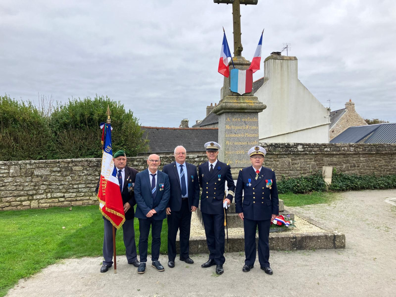 Le directeur du CROSS Corsen décoré à Plouarzel